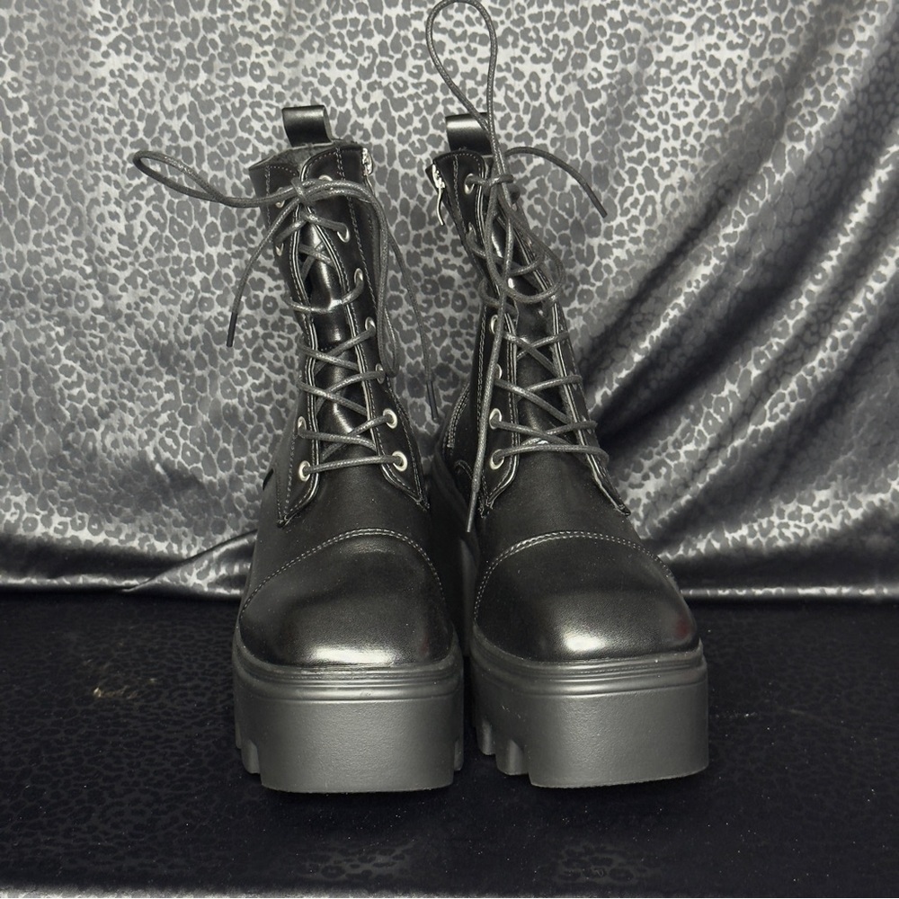 Black Platform Combat Boots - Women's Lace-Up Zipper Boots - Picture 5 of 7